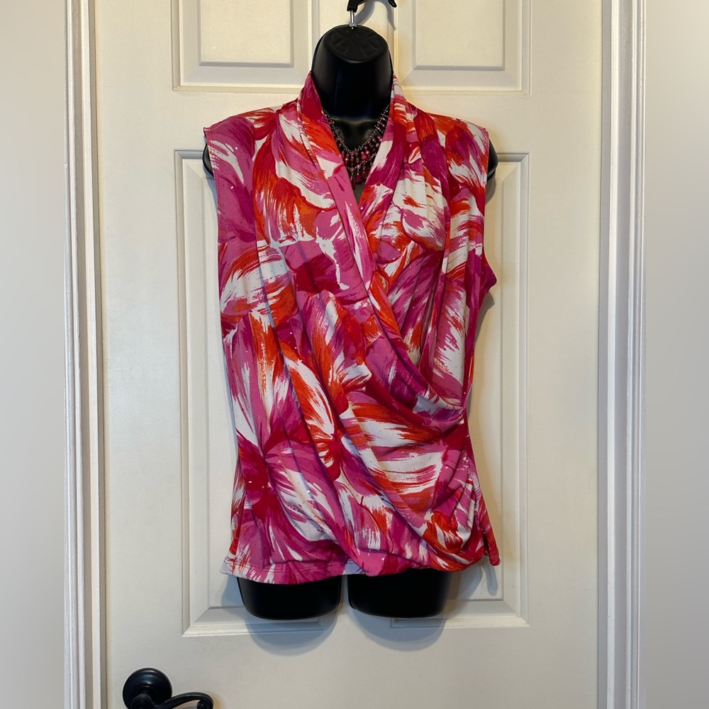 💙Dressbarn Pink, Red & Orange Sleeveless Wrap Blouse w/clear sequins in fabric.